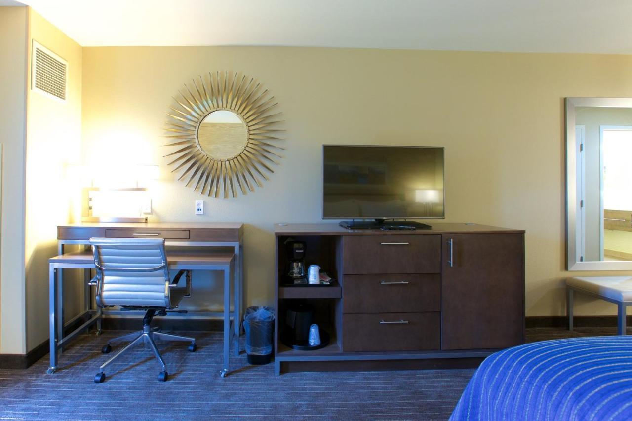 Holiday Inn Express Fargo Sw I94 Medical Center, An Ihg Hotel Esterno foto