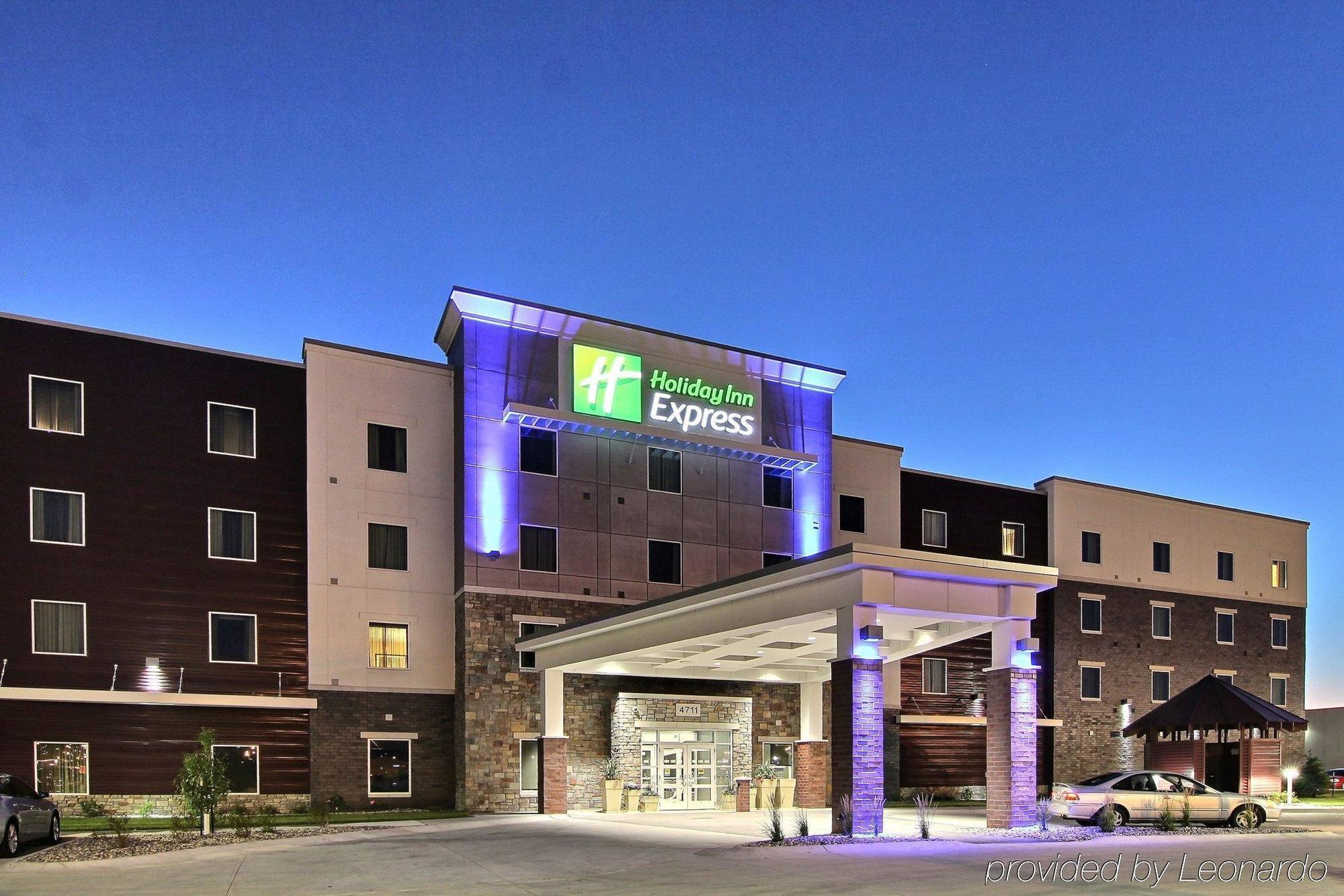 Holiday Inn Express Fargo Sw I94 Medical Center, An Ihg Hotel Esterno foto