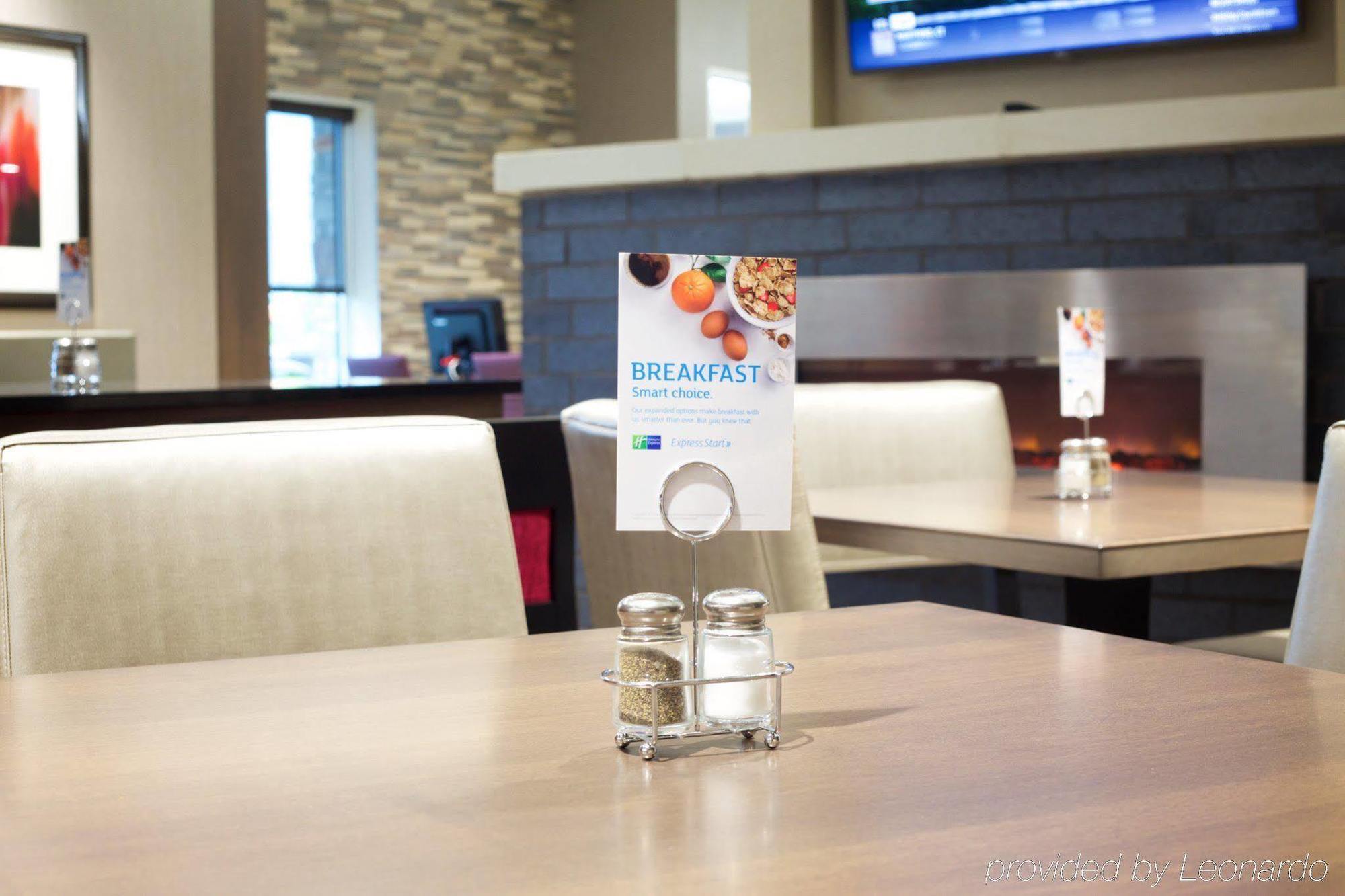 Holiday Inn Express Fargo Sw I94 Medical Center, An Ihg Hotel Esterno foto